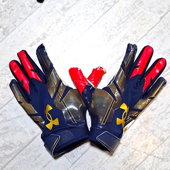 Under Armour Youth USA Football Gloves - YM - Picture 1 of 3